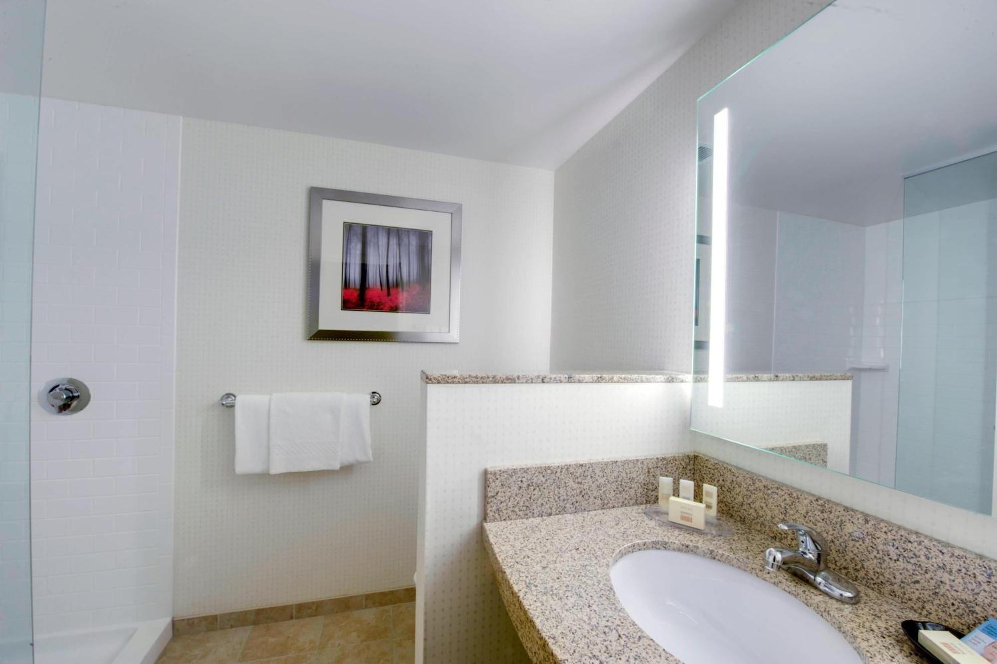 Courtyard Keene Downtown Екстер'єр фото